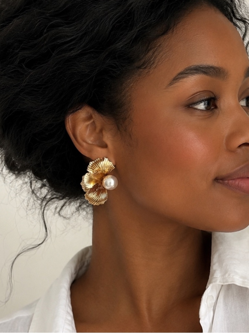 New! Gold Flower Pearl Statement Post Earrings (2004) NWOT